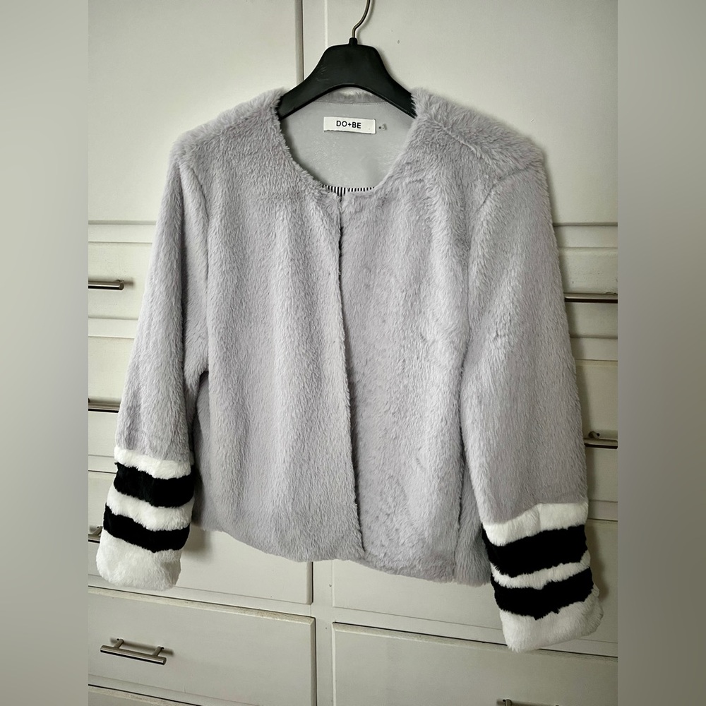 Do + Be faux fur Arctic Coat in gray size medium